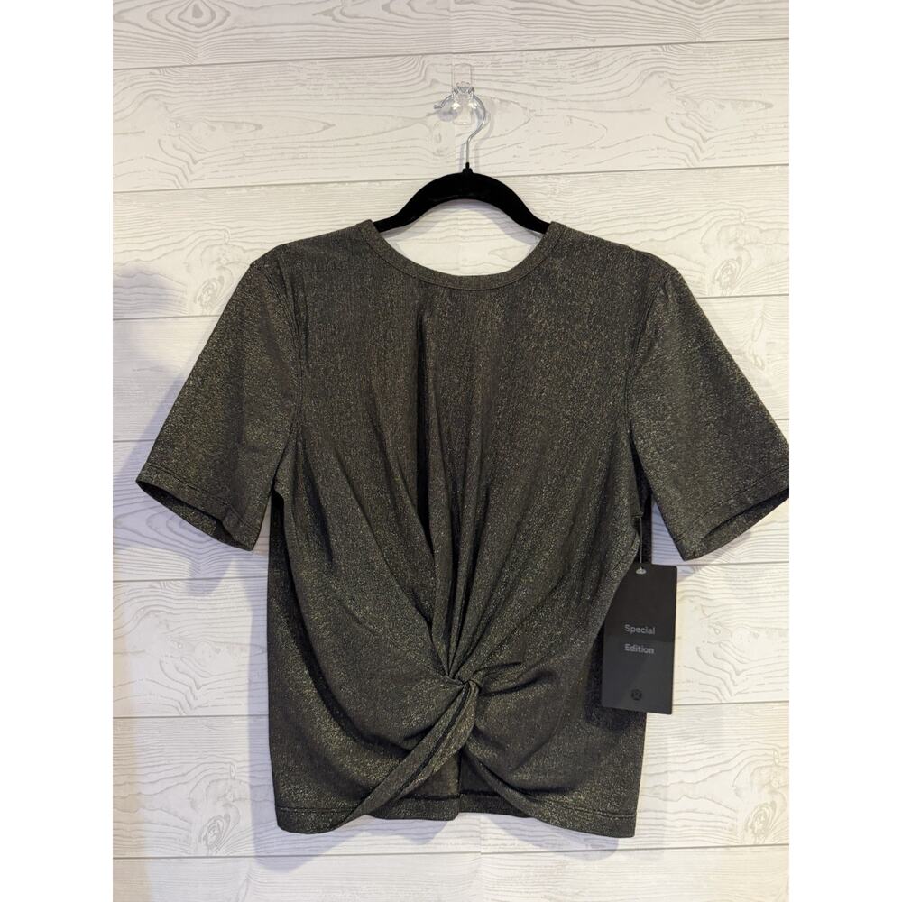 Lululemon Crescent Tee Spark Casual Top Metallic Golden Shiney Glam Size 4 NWT - Picture 2 of 3